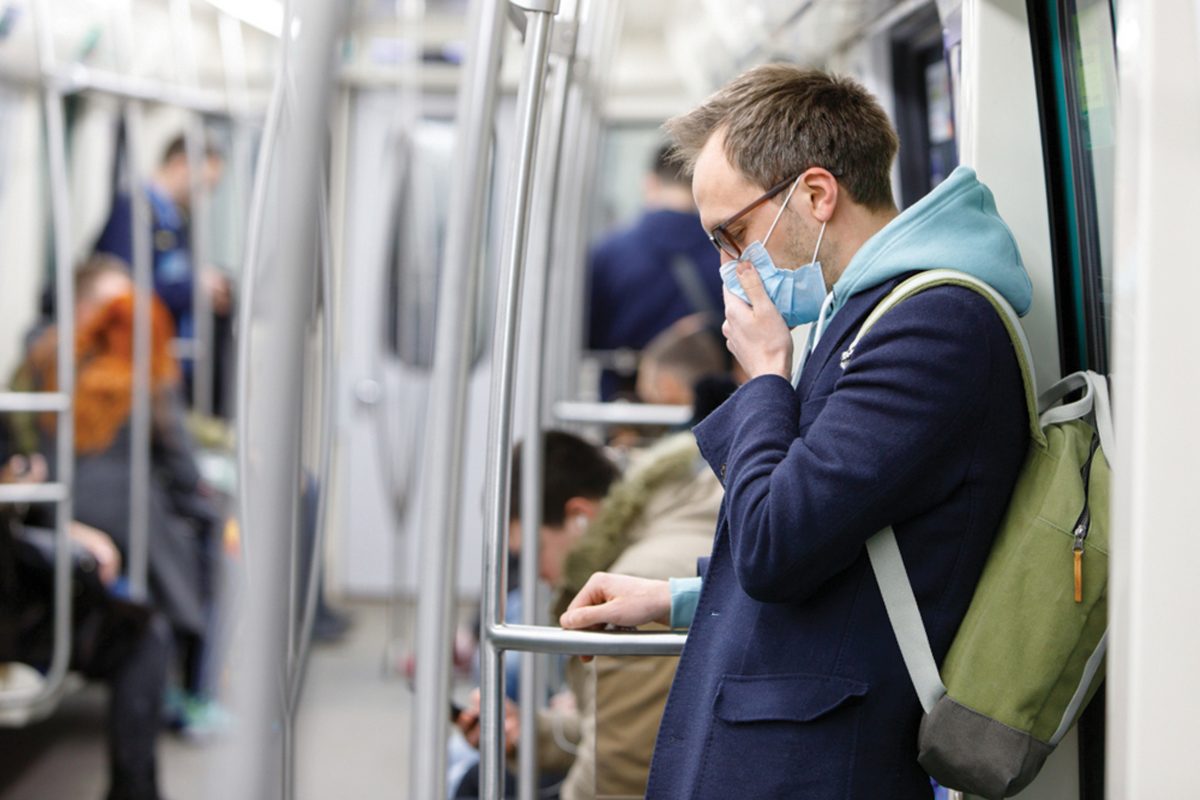 Covid-19: ar trebui să evităm să vorbim în transportul în comun?