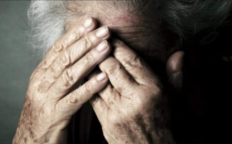 Femeie, în vârstă de 84 de ani, bătută de fiul său. Bătrâna a ajuns de urgenţă la UPU