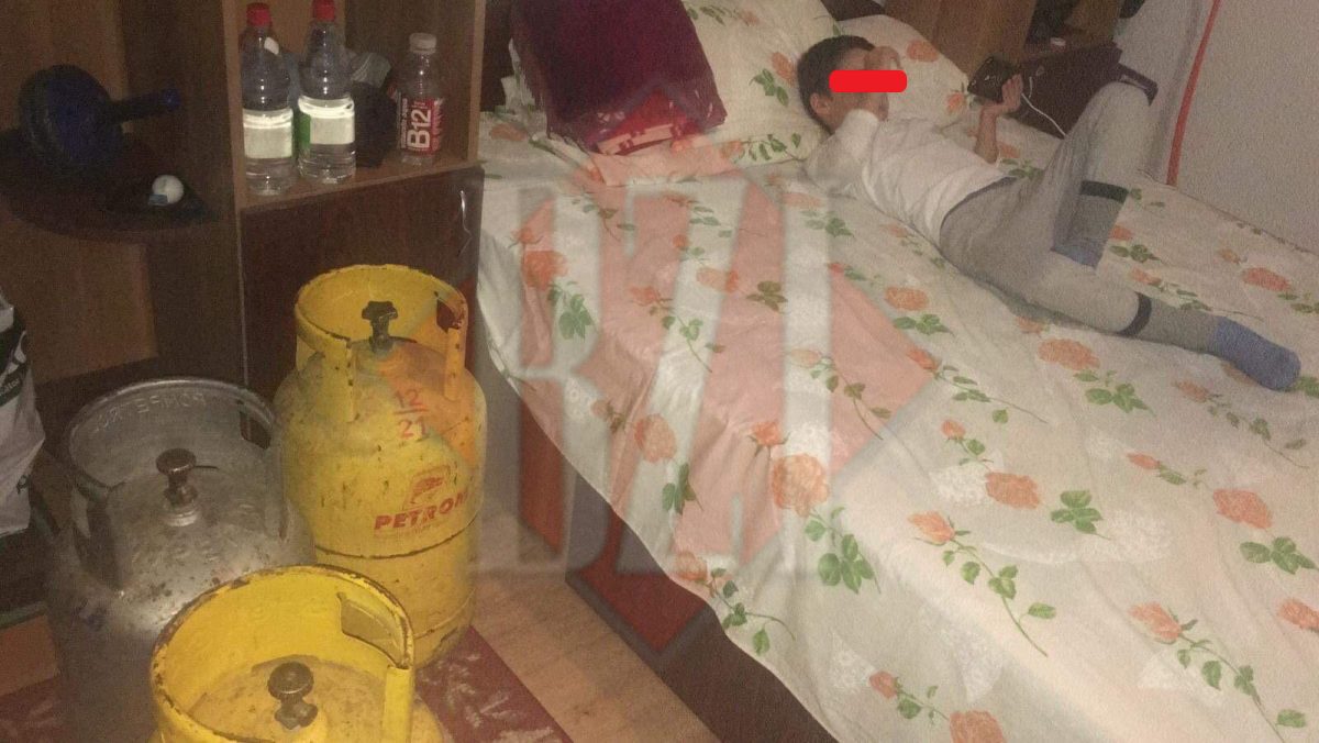 Iată buteliile care au explodat în apartamentul din Piatra Neamţ! Un bărbat s-a aruncat în aer alături de fiul acestuia  – EXCLUSIV/ FOTO