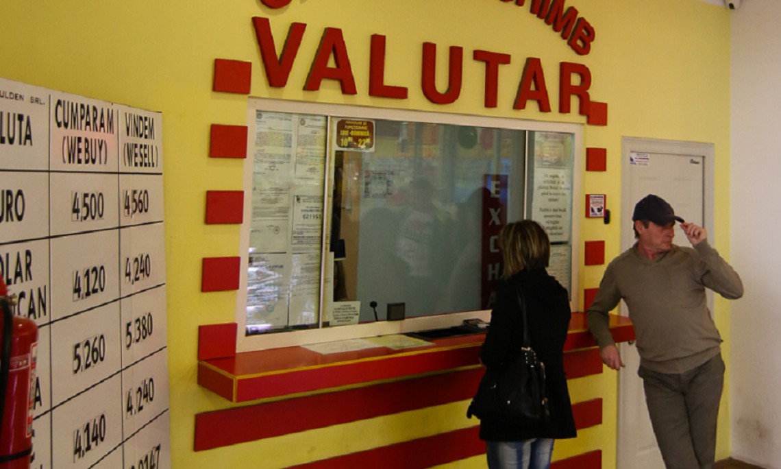 Curs valutar 4 ianuarie 2021. Leul, apreciere uşoară faţă de euro şi dolar
