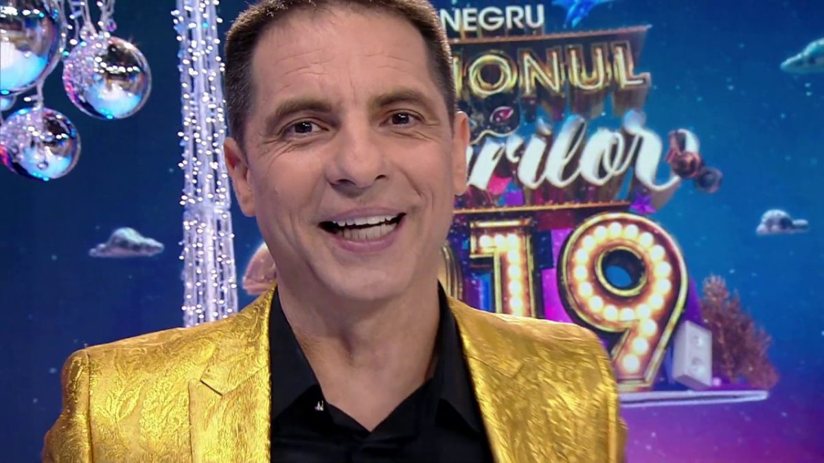 Cum petrece Dan Negru Revelionul, în timp ce multă lume îi urmărește emisiunea în seara dintre ani