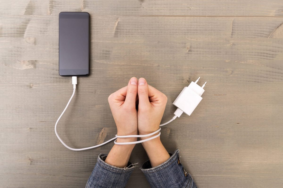 Dependența de smartphone dăunează grav sănătății tale