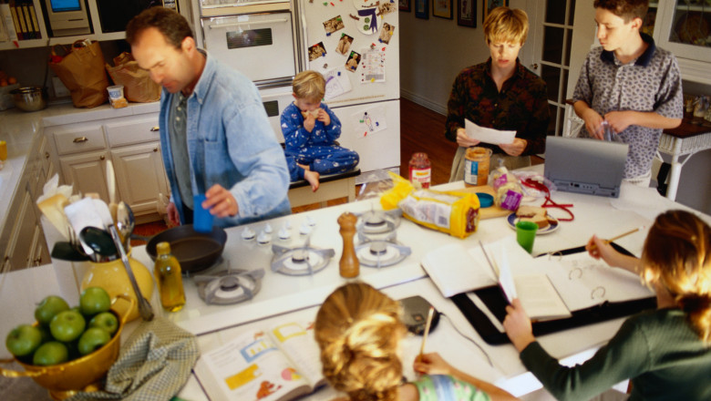 De ce nu se îmbolnăveşte toată familia de covid, dacă membrii ei locuiesc în aceeaşi casă?