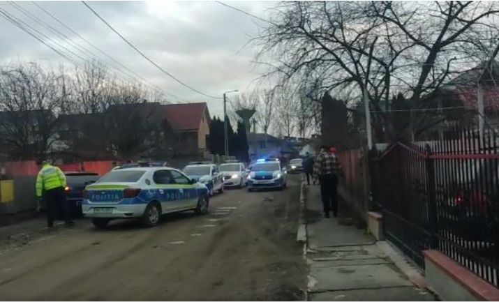 Urmărire cu focuri de armă în judeţul Iași! Poliţiştii au tras mai multe gloanţe spre maşina care a intrat în autoturismele oamenilor legii
