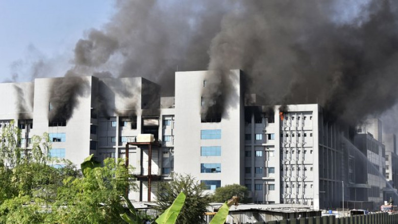 Incendiu la cea mai mare fabrică de vaccinuri din lume. Producţia de vaccinuri COVID-19 nu a fost afectată – VIDEO