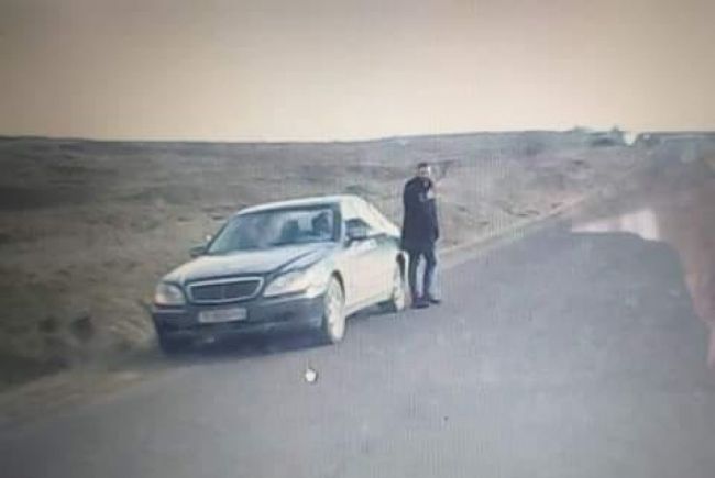 Un individ îi opreşte pe botoşăneni în trafic şi le cere bani. Apelul făcut de oamenii legii