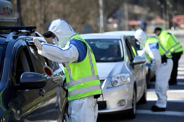 Slovacia prelungeşte lockdown-ul până în februarie. Autorităţile reîncep testarea masivă