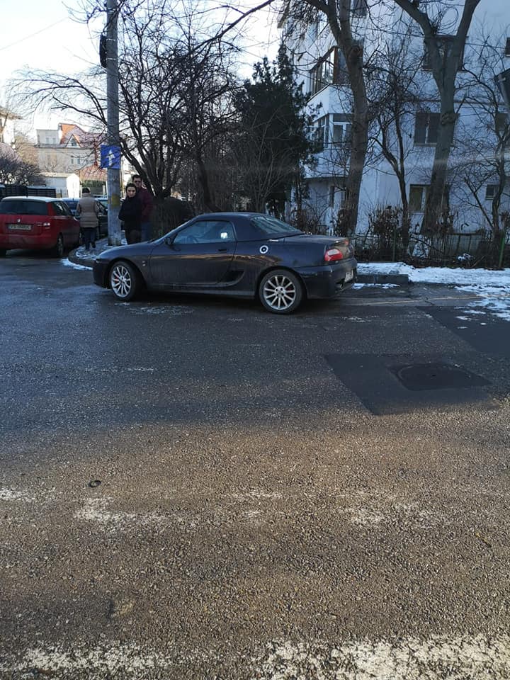 Atenţie, ieşeni! Poliţia Locală Iaşi ridică autovehiculele parcate neregulamentar în municipiu – FOTO