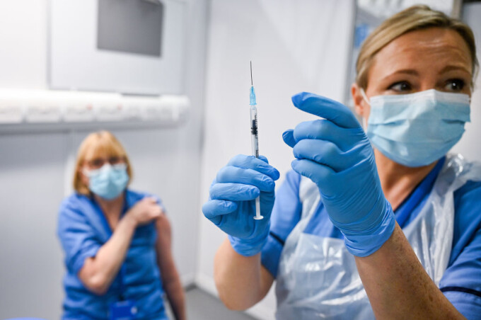 Amenzi pentru medicii care refuză să consulte pacienţi nevaccinaţi anti covid. Avertizare de la Ministerul Sănătăţii