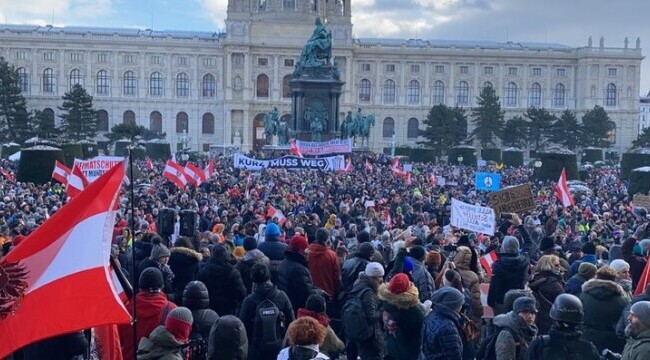 Protest la Viena: Austriecii se revoltă împotriva restricțiilor – VIDEO
