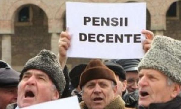 Proteste ale pensionarilor în fața Palatului Cotroceni și Guvernului