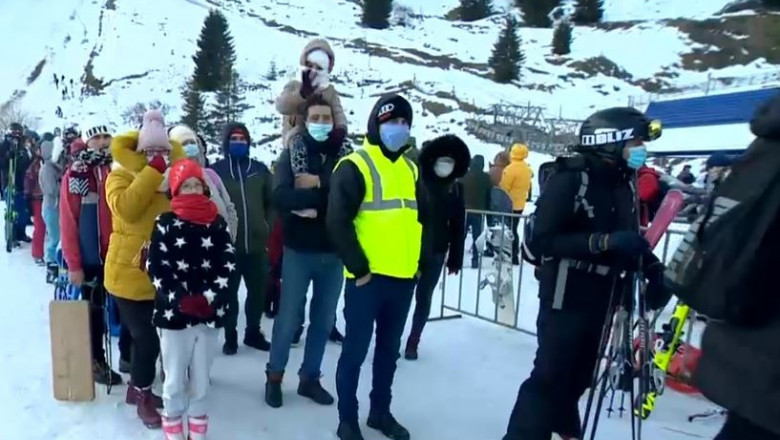 O femeie venită din Marea Britanie și care trebuia să fie în carantină, găsită într-o stațiune montană fără mască