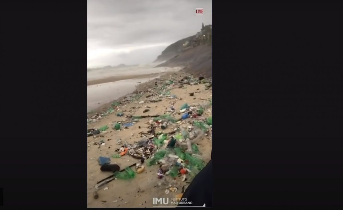 Natura înapoiază oamenilor obiectele aruncate în ocean. Tsunami de plastic în Brazilia – VIDEO