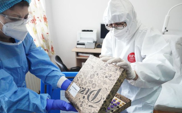 Situație incredibilă la Spitalul Slobozia: Vaccinul anti-COVID-19 a fost distribuit în cutii de pizza!
