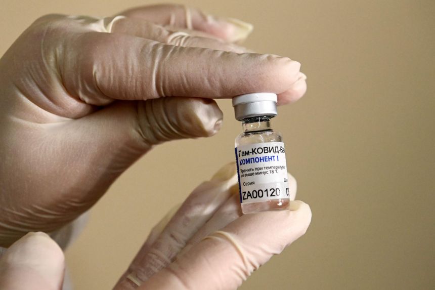 Persoanele dializate, imobilizate sau nedeplasabile, vaccinate în etapa a II-a a strategiei de vaccinare împotriva COVID-19. Programările se pot face începând cu 1 martie, la toate centrele de vaccinare din Iași