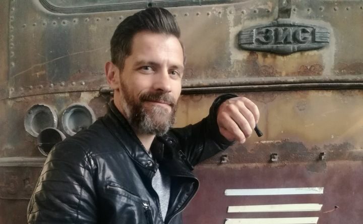 Actorul Alexander Zudor, arestat pentru viol şi tentativă de viol. Acesta îşi ameninţa victimele cu cuţitul
