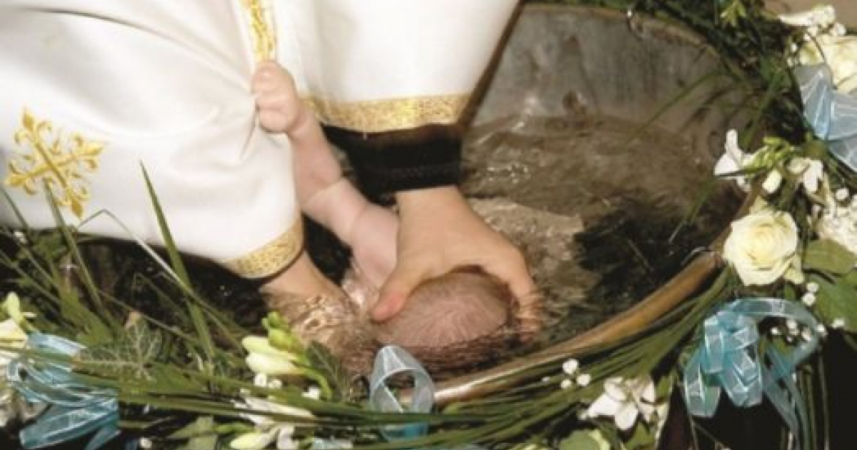 Bebeluşul care a făcut stop cardiorespirator în momentul Botezului a murit în această dimineaţă