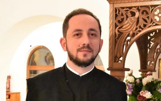 Părerea unui preot-medic despre scufundarea la Botez: Eu nu m-aş descurca! Omul viu nu este manechin