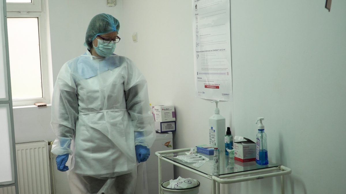 A început vaccinarea cu serul Moderna, la Iaşi. Iată întreg traseul vaccinării din centrele de imunizare. Cum se simt pacienţii după administrarea dozei anti-Covid-19 – FOTO