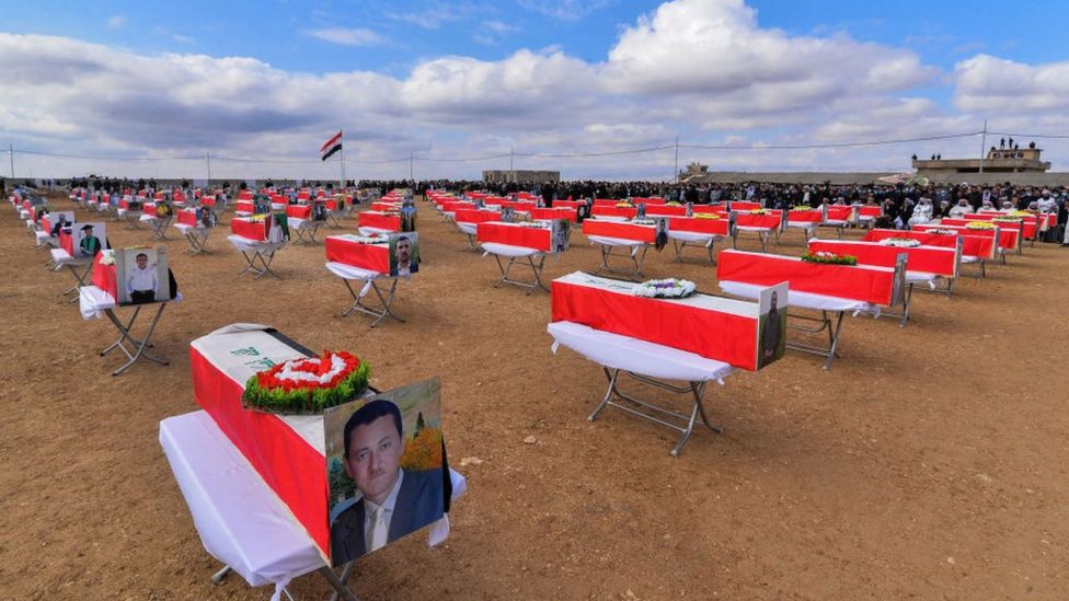 Comunitatea Yazidi din Irak îngropă 104 victime ale masacrului făcut de ISIS