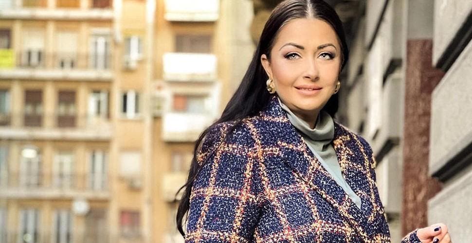 Cine sunt „părinţii adoptivi” ai Gabrielei Cristea. Acum aceştia joacă rolul de bunici în viaţa micuţelor Victoria şi Iris.