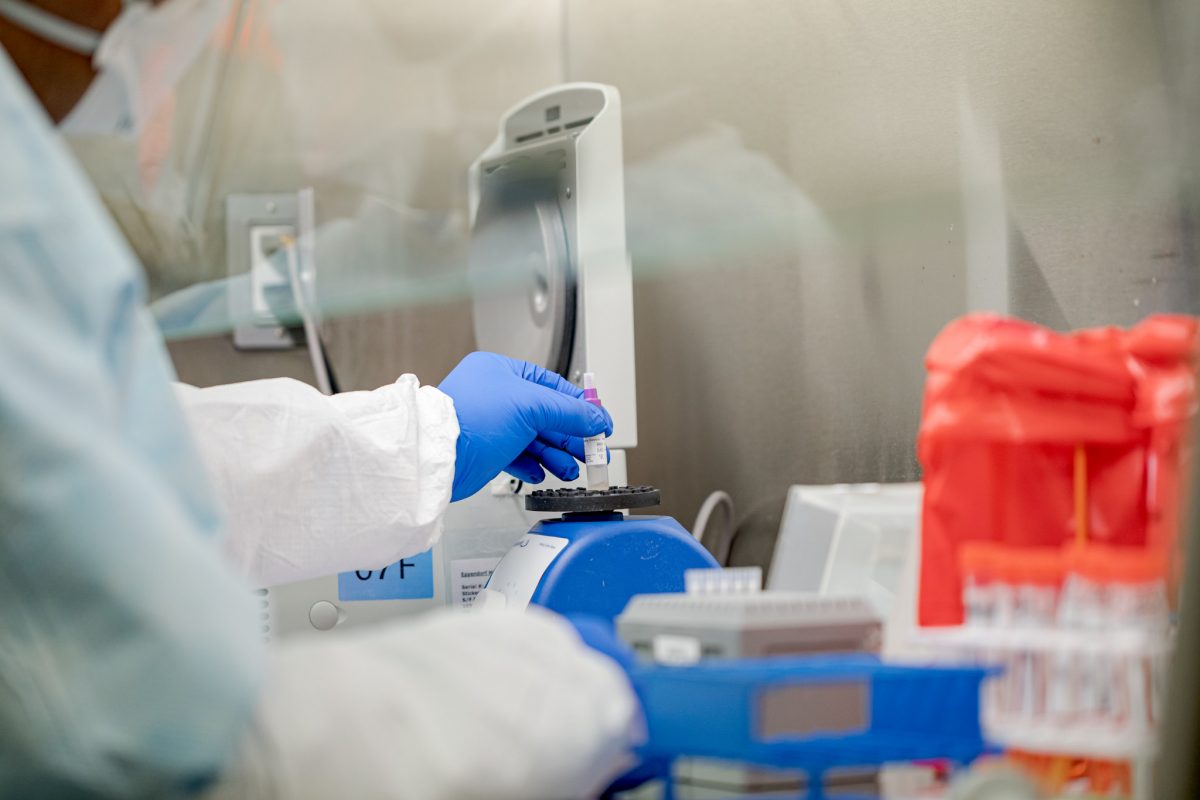 Mutațiile tulpinei britanice stârnesc îngrijorare în lumea medicală: Suferă și ea mutații, iar vaccinurile nu vor fi eficiente