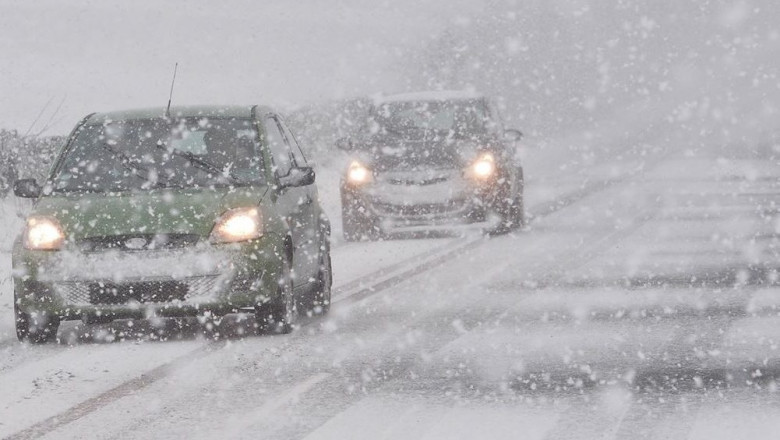 Avertizare meteo: Coduri galbene de ninsori, vânt și polei în mai multe județe din țară
