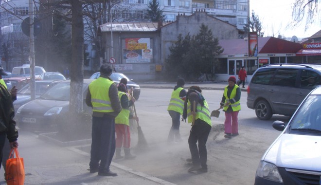 O primărie taie ajutoarele sociale! Cine nu muncește, nu mai încasează niciun ban