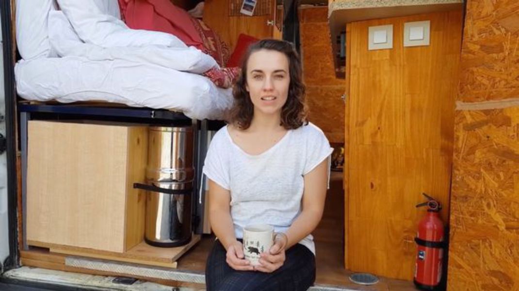 O tânără a renunțat la job și la cei apropiați pentru un bărbat pe care îl cunoștea de trei zile. Acum cei doi duc o viață de nomad