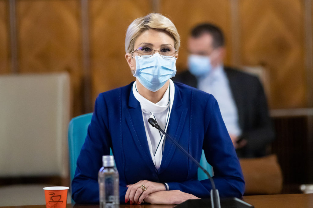 Raluca Turcan anunță când vor fi colectate datele din toate dosarele din sistemul public de pensii