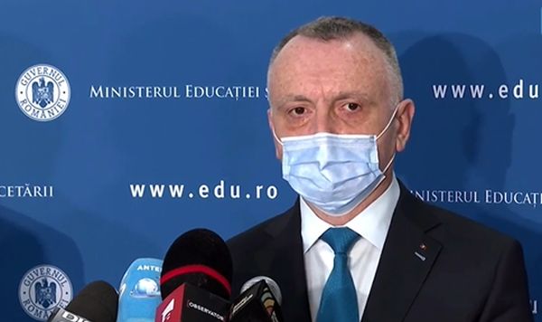 Ministrul Sorin Cîmpeanu: „Dacă părinții nu sunt de acord, elevii nu vor reveni la școală cel puțin 14 zile”
