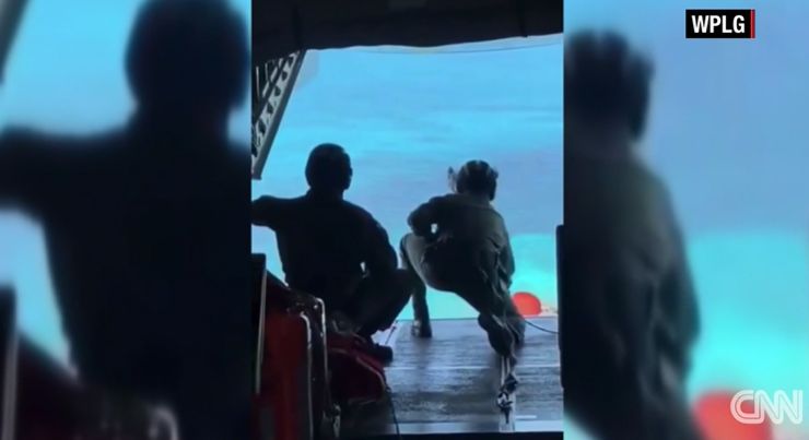 Trei cubanezi au fost salvaţi de pe o insulă pustie, unde au trăit 33 de zile hrănindu-se cu nuci de cocos