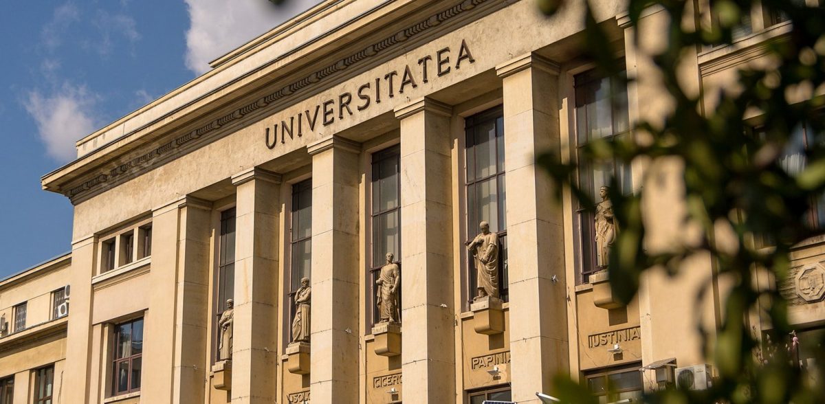 Studenții de la Facultatea de Drept, profund nemulțumiți de mărirea taxelor universitare: „Trăim vremuri grele, în care studenţilor le e tot mai dificil să fie studenţi”