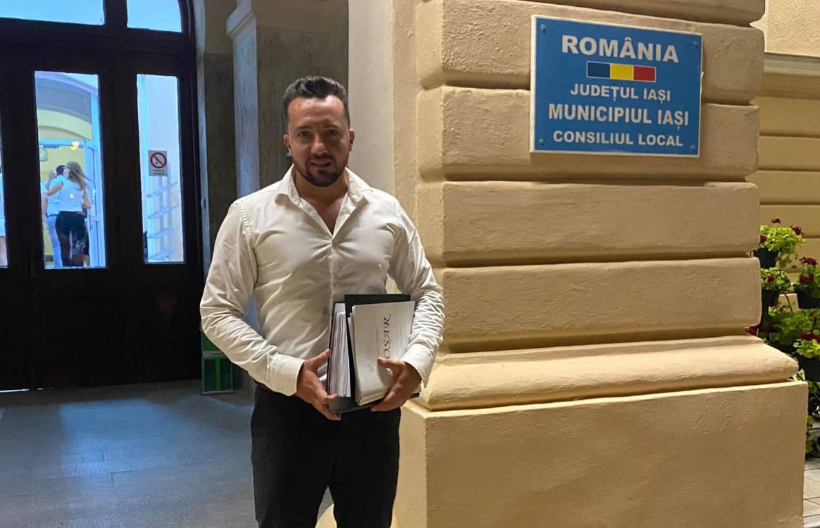 Profesorii de la Şcoala Populară de Arte se solidarizează cu directorul Vlad Baba