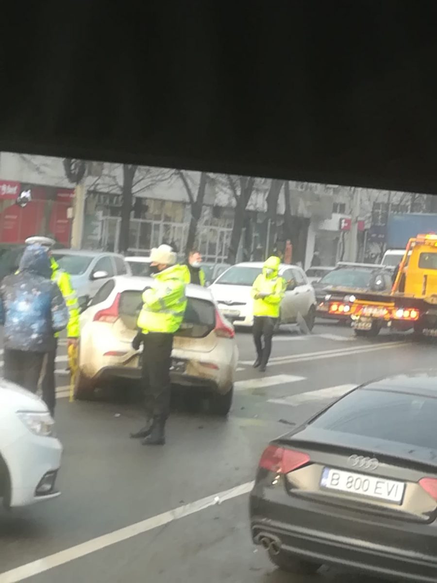 Accident rutier în zona Păcurari din Iași! Au fost implicate două autoturisme EXCLUSIV