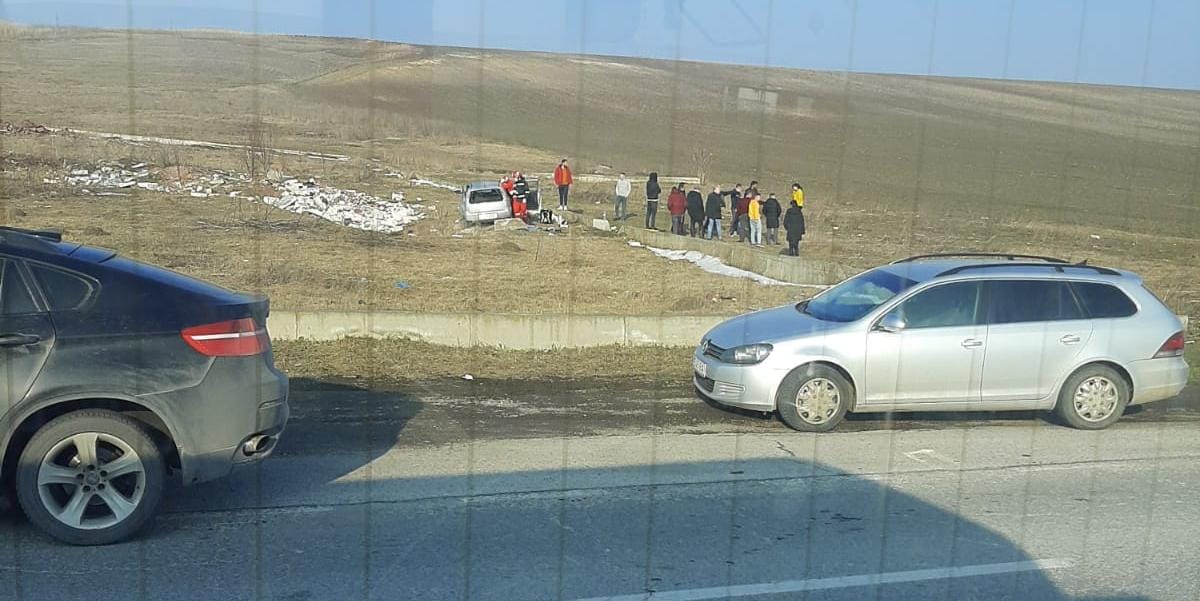 Accident rutier între Leţcani şi Podu Iloaiei cu două victime. O maşină a părăsit partea carosabilă