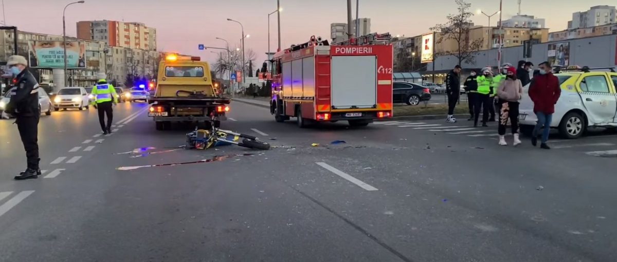 Accident rutier mortal în Argeş. Şoferul, un poliţist de 41 de ani, aruncat de pe motor – VIDEO