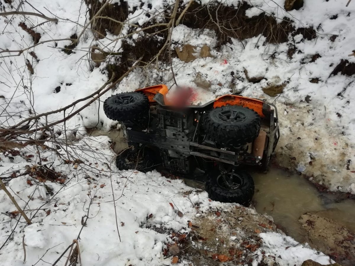 Tânăra din Iaşi care se afla în stare gravă, după ce s-a răsturnat cu ATV-ul într-un șanț din Gura Humorului, îşi revine miraculos