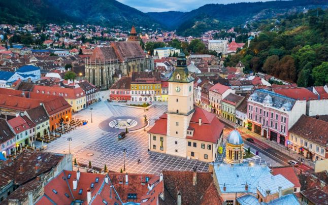 Municipiul Braşov a intrat în scenariul roşu. Restaurantele, cinematografele, instituţiile de cultură se închid două săptămâni