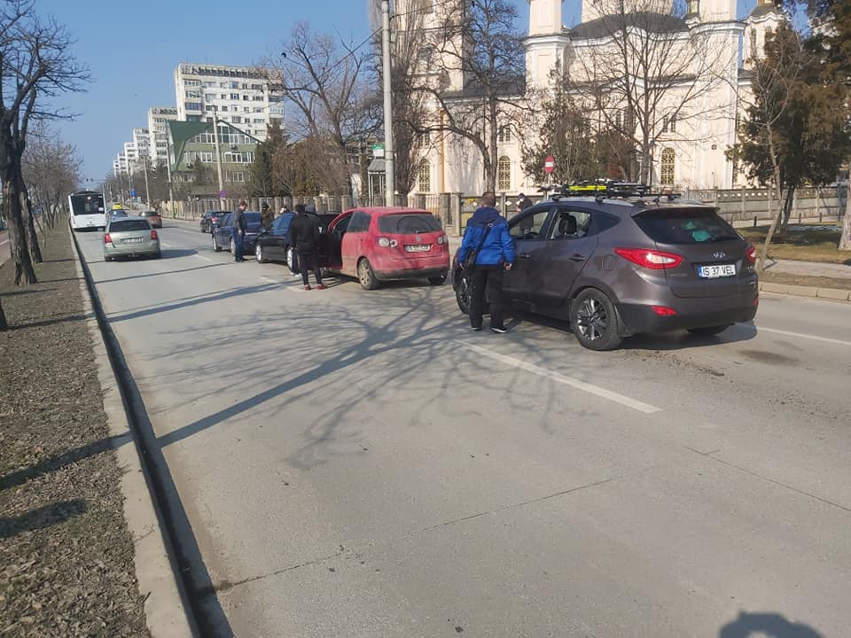 Carambol cu patru maşini la Biserica Lipovenească – Foto