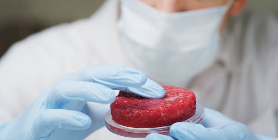 Bill Gates susține consumul de carne sintetică. Vrea să salveze lumea