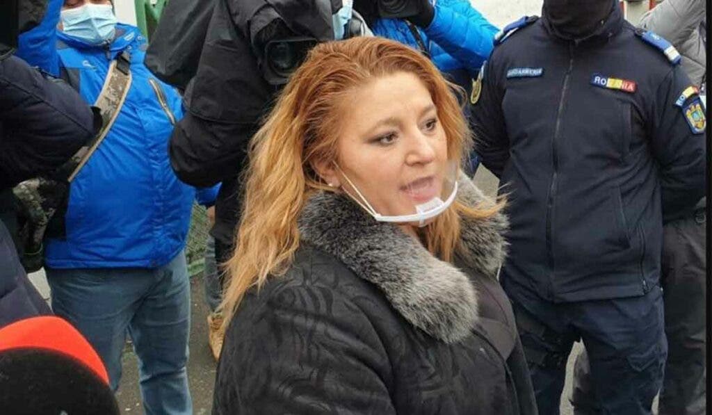 Diana Șoșoacă, fără mască, a pus în scenă un spectacol deplasat