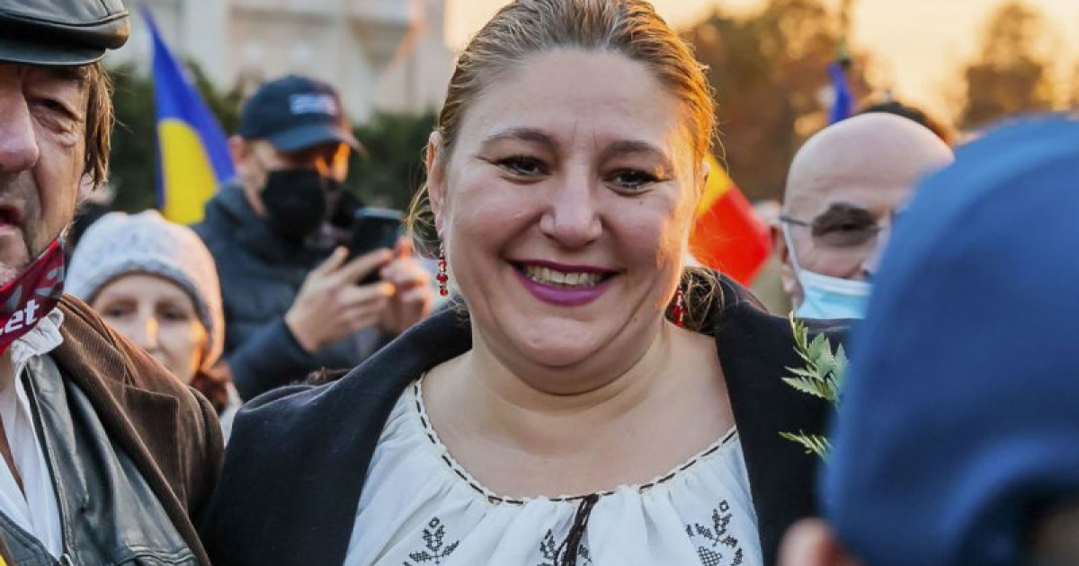 Diana Șoșoacă dă de pământ cu partidul AUR. „A ridicat palma la mine!”