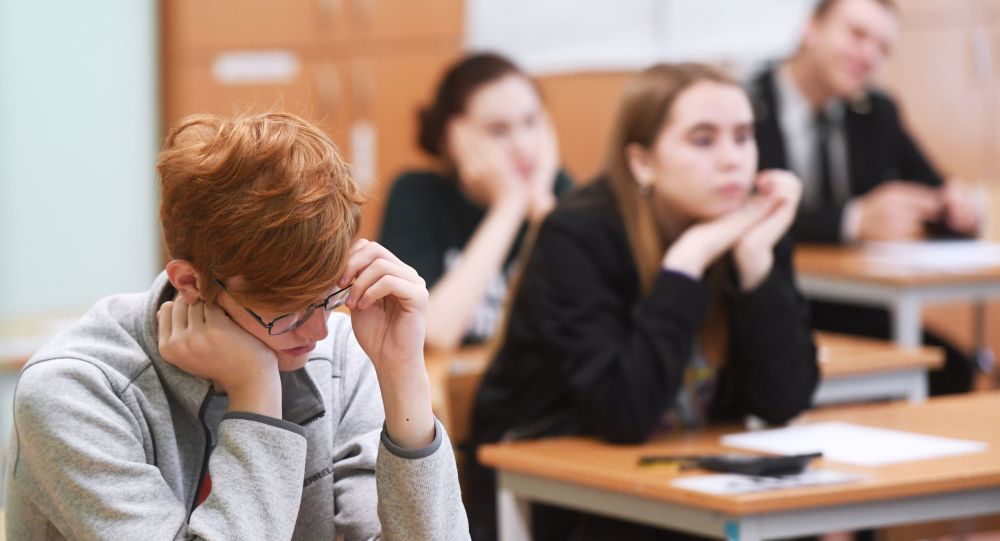 Elevii critică ideea organizării examenului de admitere pe liceu: „Consiliul Naţional al Elevilor se opune cu vehemenţă acestei propuneri”