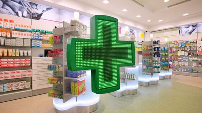 O femeie a căzut secerată într-o farmacie din Iaşi. Medicii au început manevrele de resuscitare
