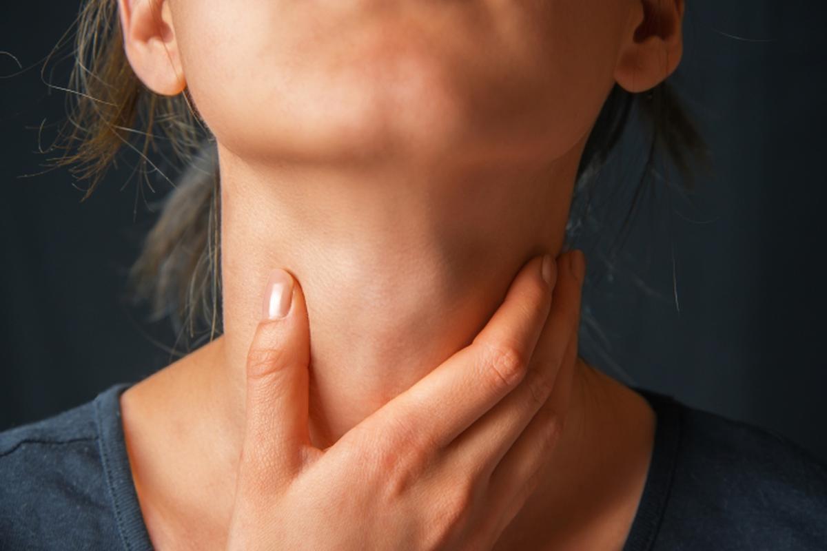Pietre pe amigdale? Simptome și 9 tratamente naturale
