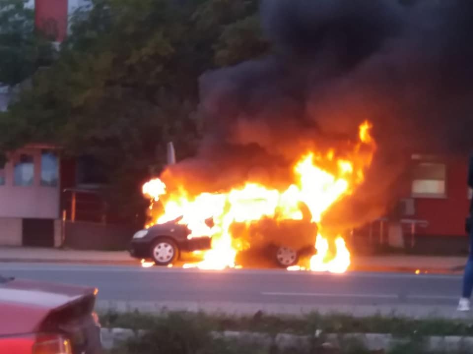 Un autoturism a luat foc între Popricani și Cârniceni! Traficul este blocat – EXCLUSIV