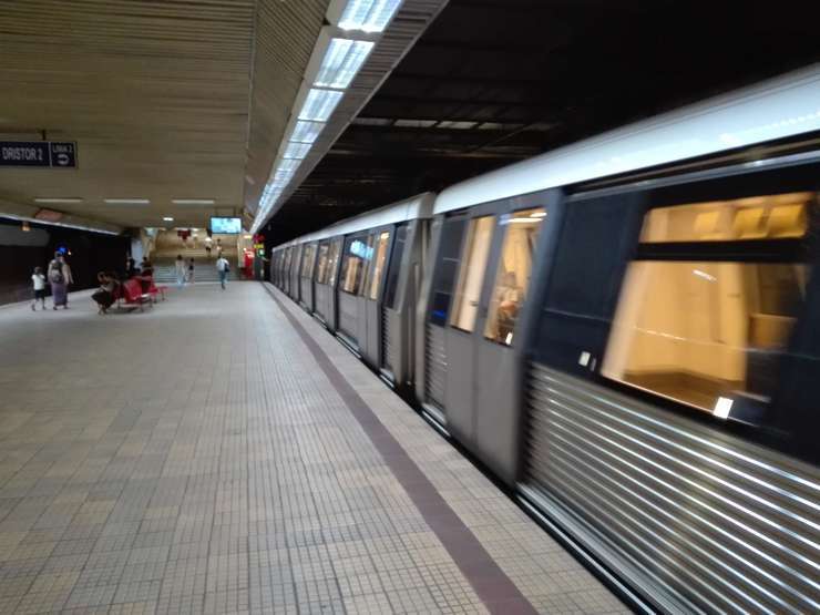 O adolescentă a vrut să se sinucidă la metrou! A fost salvată în ultima clipă – VIDEO