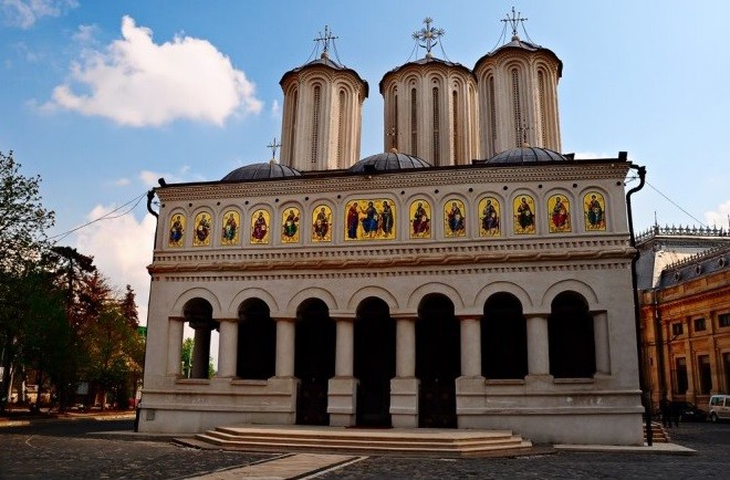 Cum a reacționat Patriarhia Română la recomandările de botez către noii preoți: „Este vorba de adecvarea înțeleaptă a ritualului”