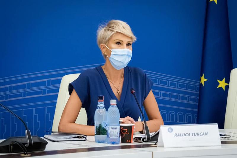 Raluca Turcan anunță în continuare tăieri și plafonări: „Cred că unele sporuri trebuie să fie tăiate”